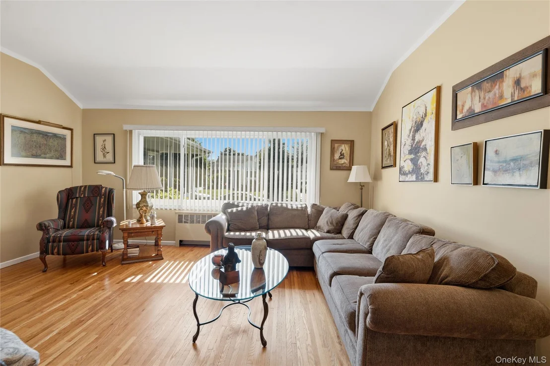 Photo of 895 Iris Drive