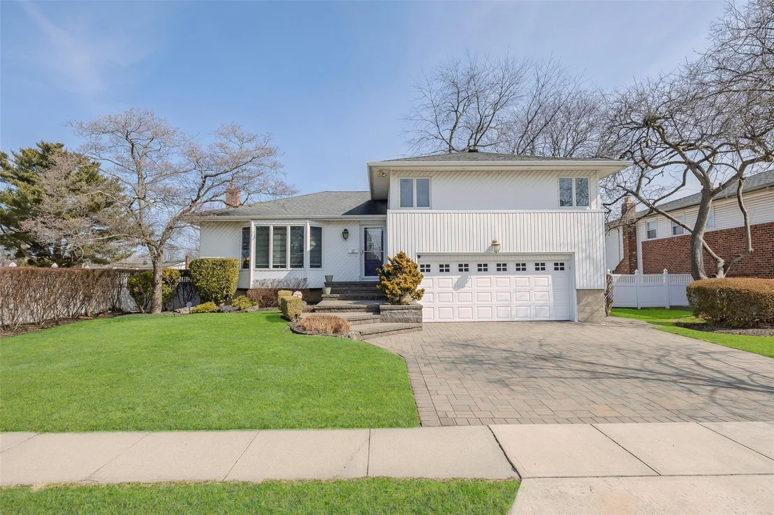 Photo of 42 Hollywood Drive