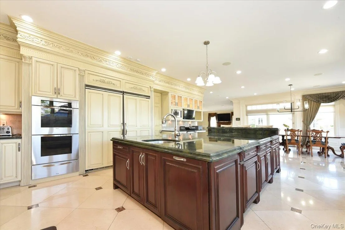 Photo of 3510 Riverside Drive