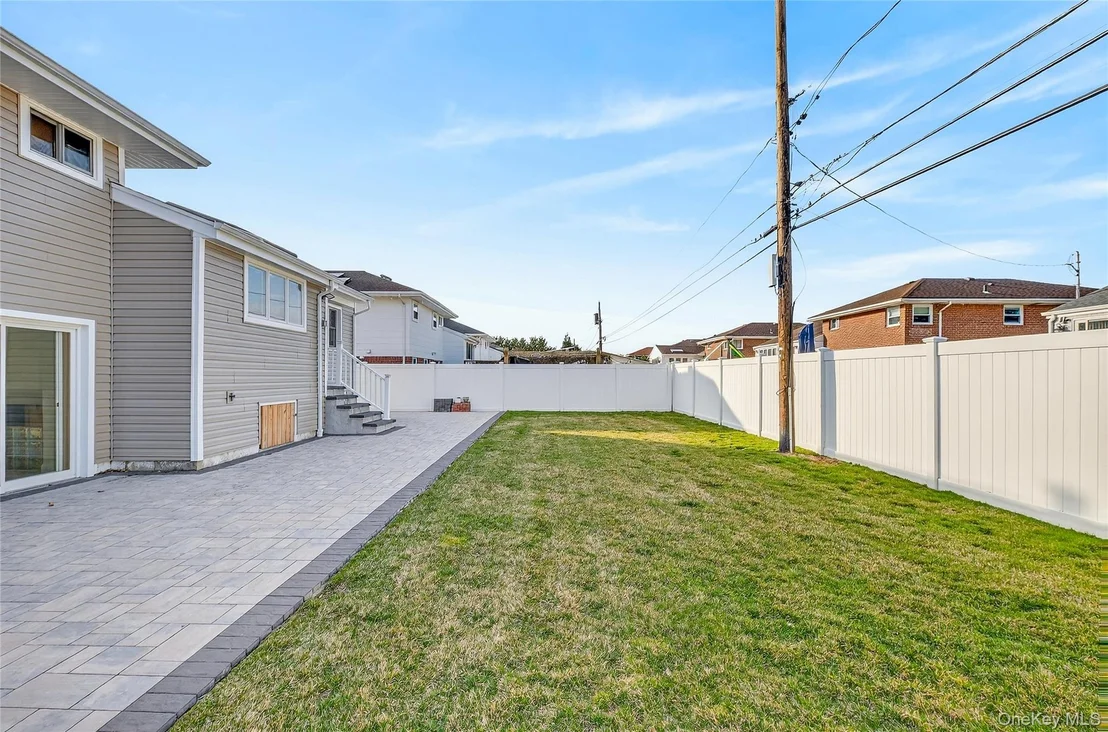 Photo of 38 S Oaks Boulevard