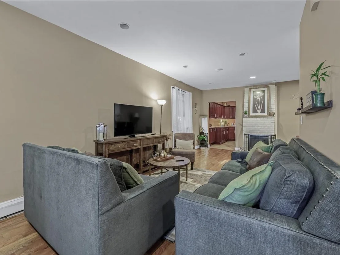Photo of 2677 Heath Avenue
