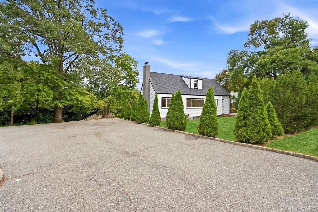 Photo of 84 Middle Neck Road