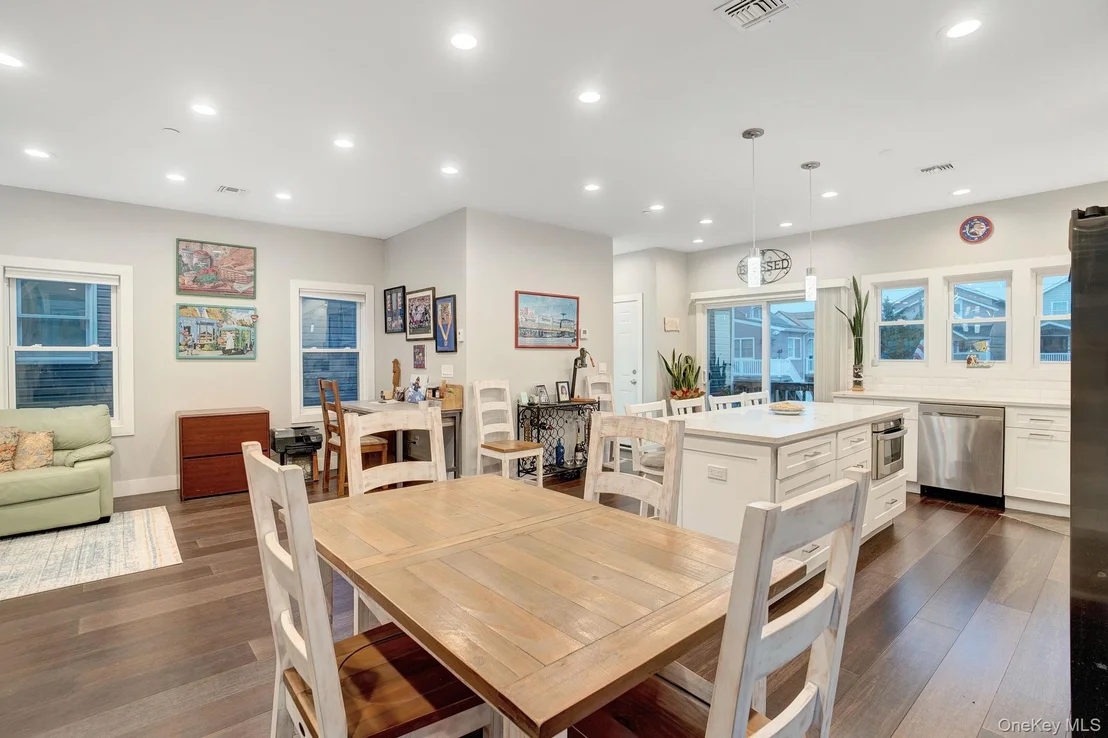 Photo of 124 Beach Avenue