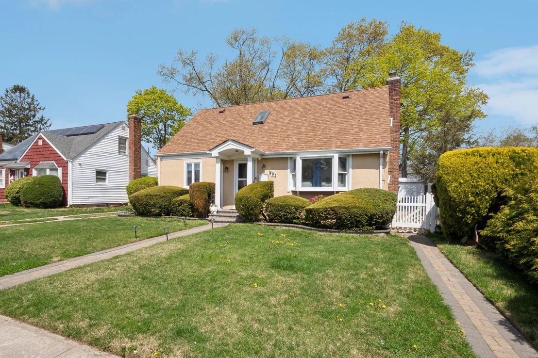 Photo of 991 Henhawk Road