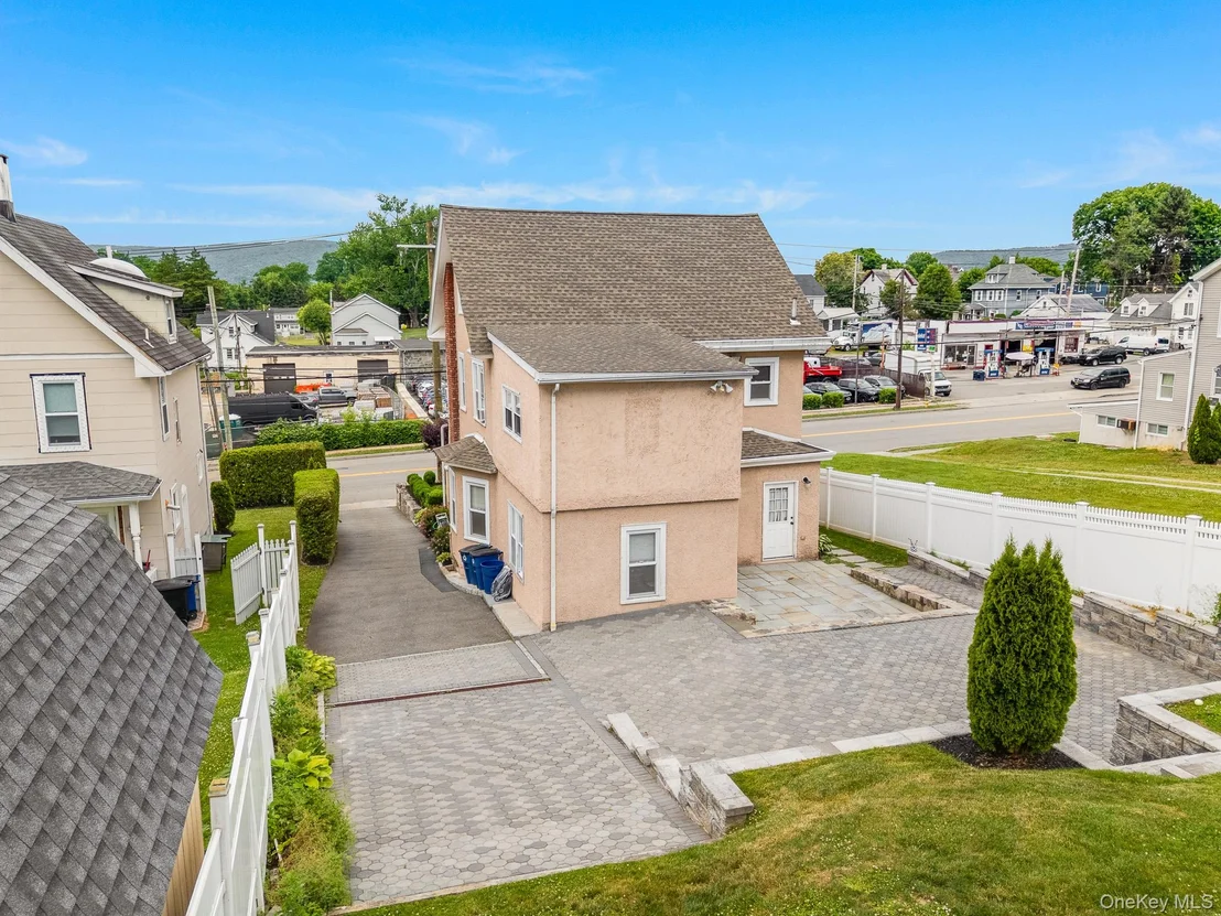 Photo of 609 Washington Street