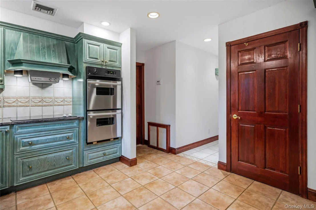 Photo of 565 Mohawk Road