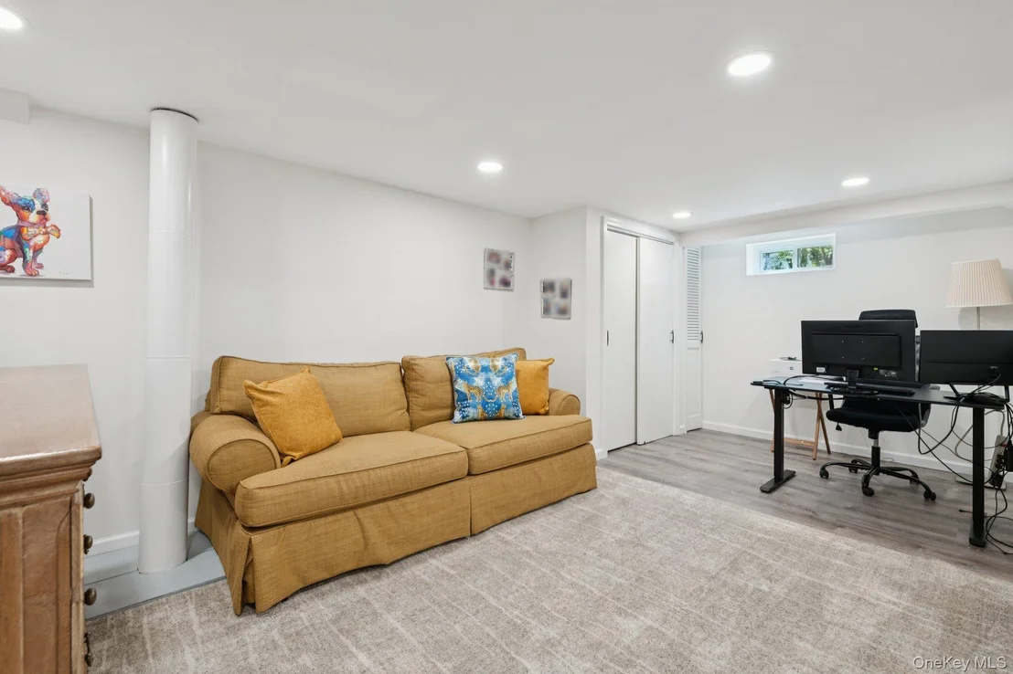 Photo of 15 Wayland Road