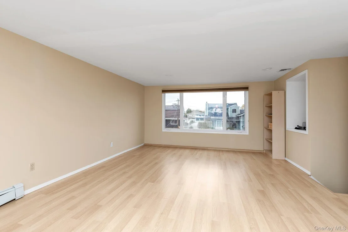 Photo of 2884 Bay Drive