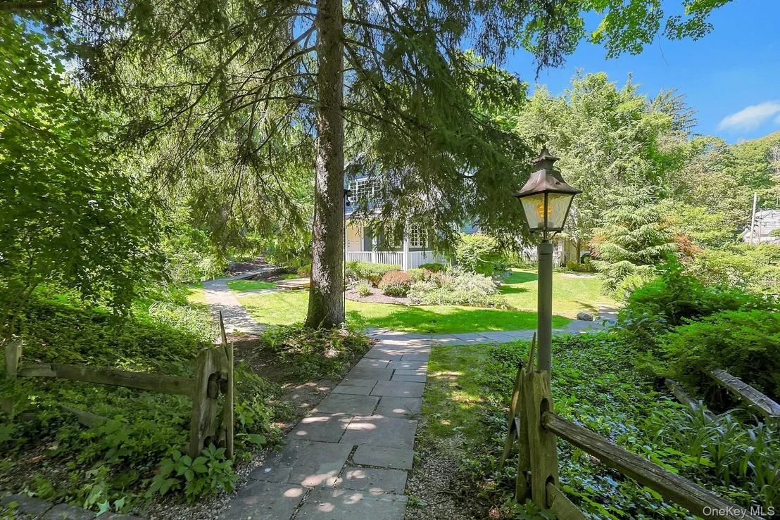 Photo of 65 Douglas Road
