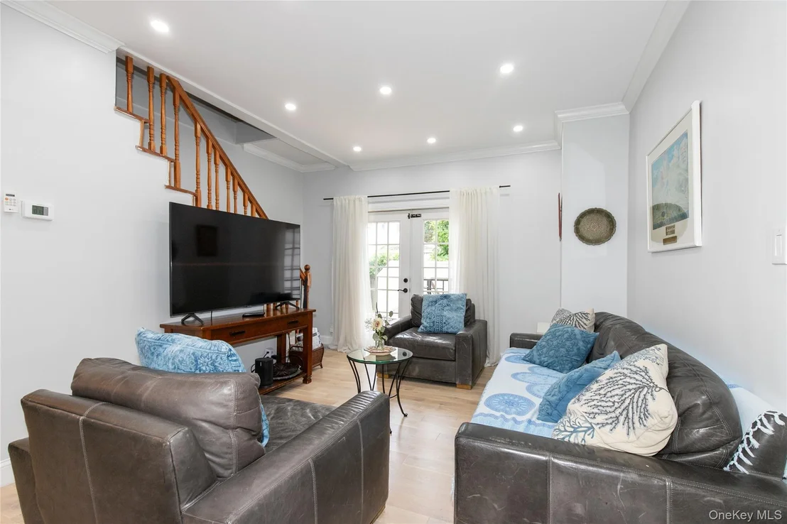 Photo of 367 Summit Avenue