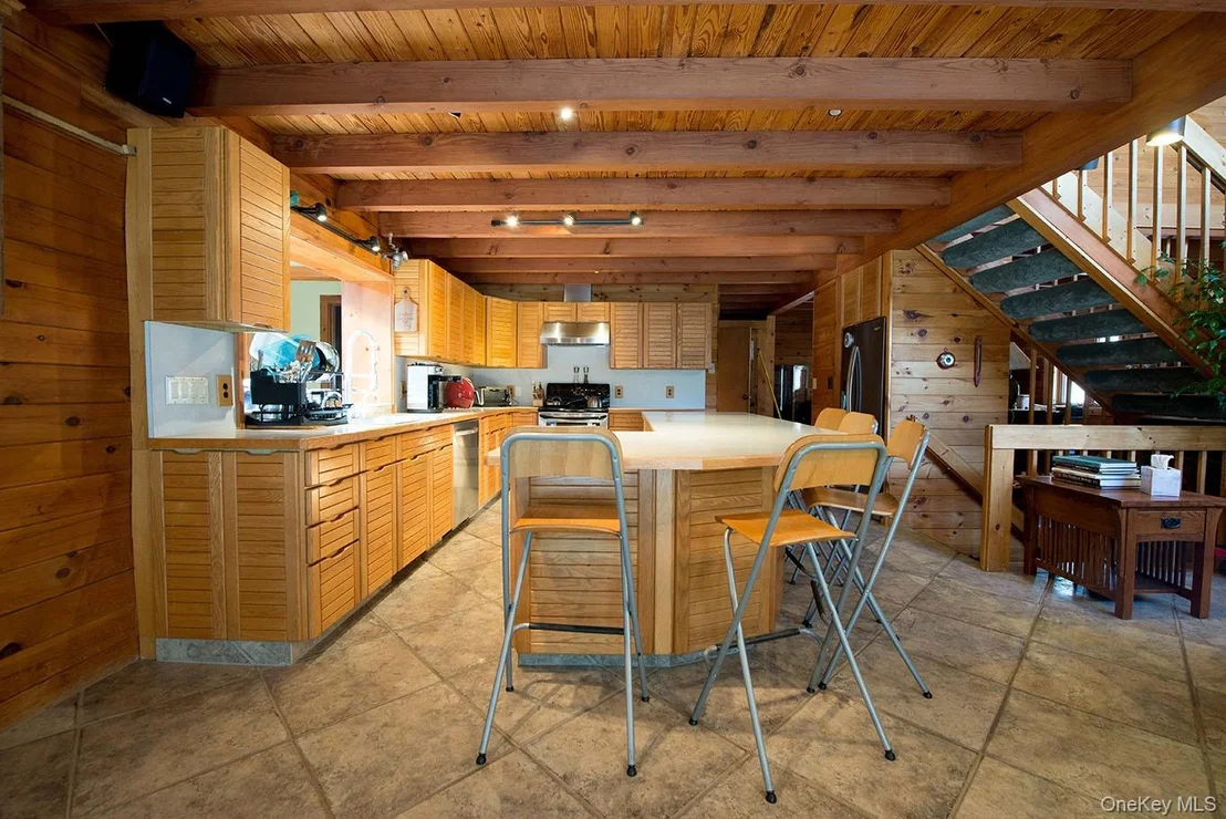 Photo of 1644 Lakes Road