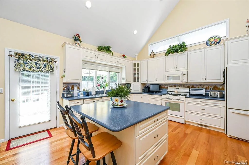 Photo of 828 Pondview Road
