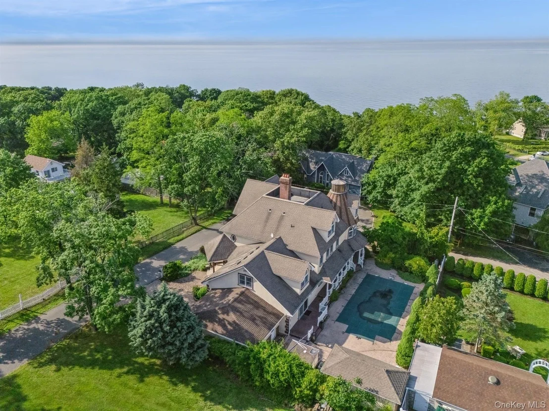 Photo of 80 Soundview Drive