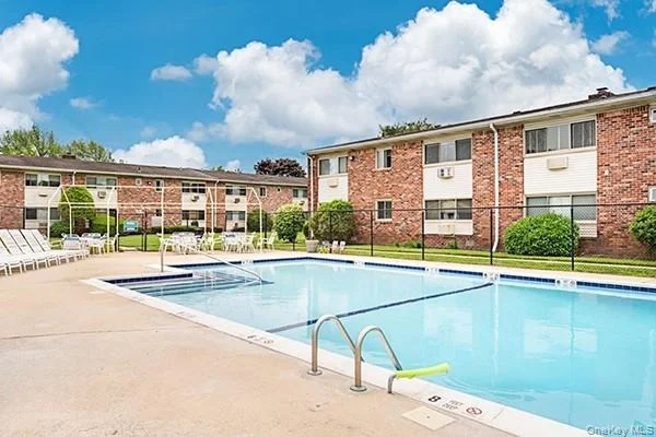 Photo of Unit 19B at 2449 Union Boulevard