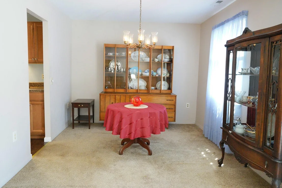 Photo of Unit F at 902 Commons Way