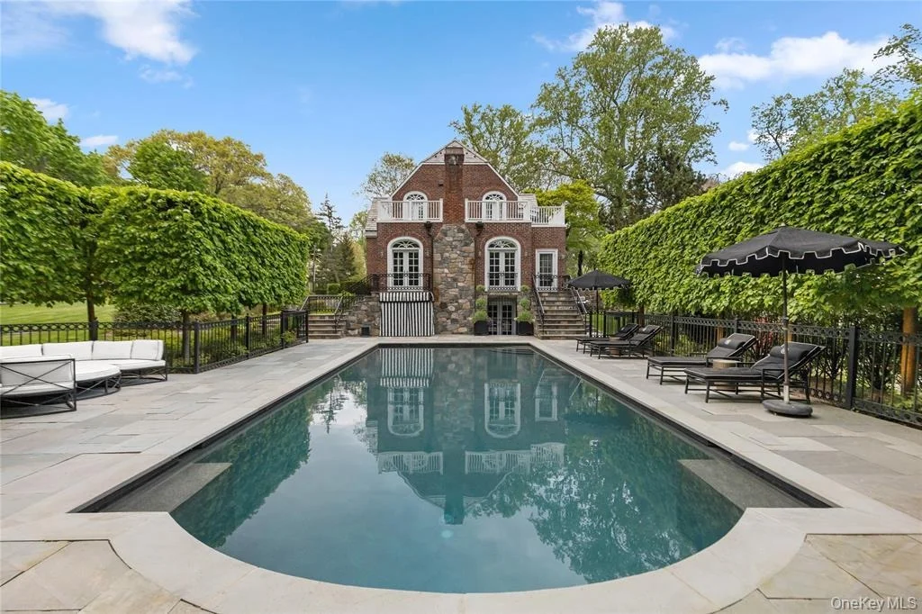 Photo of 8 Boxwood Lane