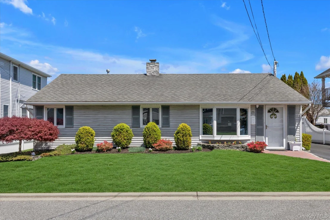 Photo of 25 Bayview Avenue