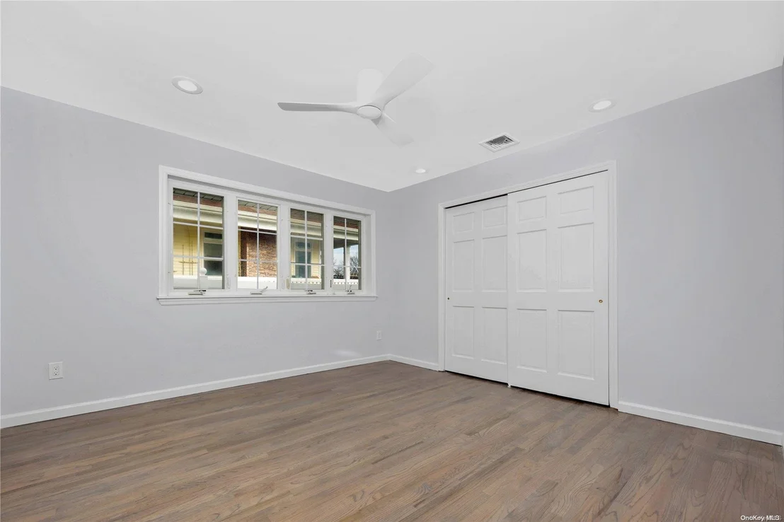Photo of 324 Clocks Boulevard