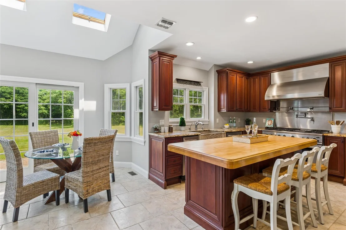 Photo of 1465 Ackerly Pond Lane