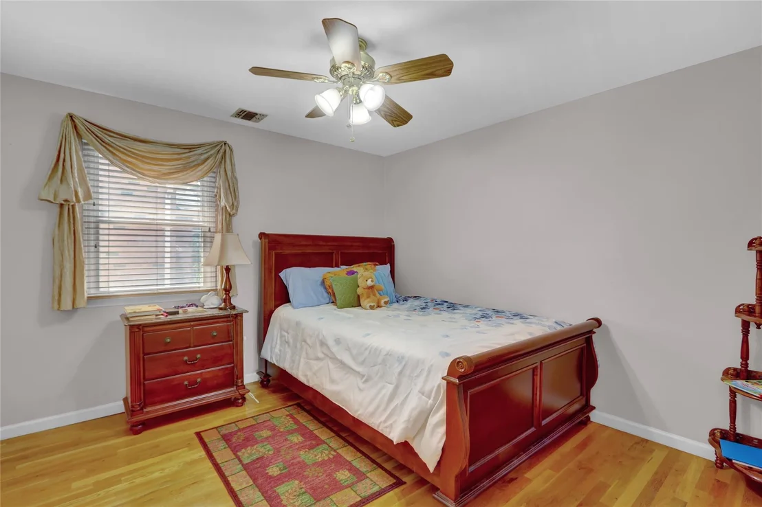 Photo of 3-27 Cresthaven Lane
