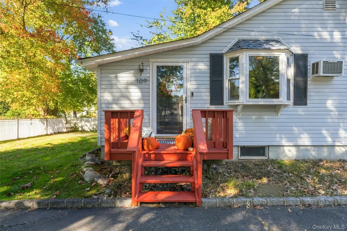 Photo of 109 Lakeview Drive