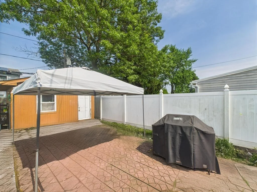 Photo of 335 Loring Road