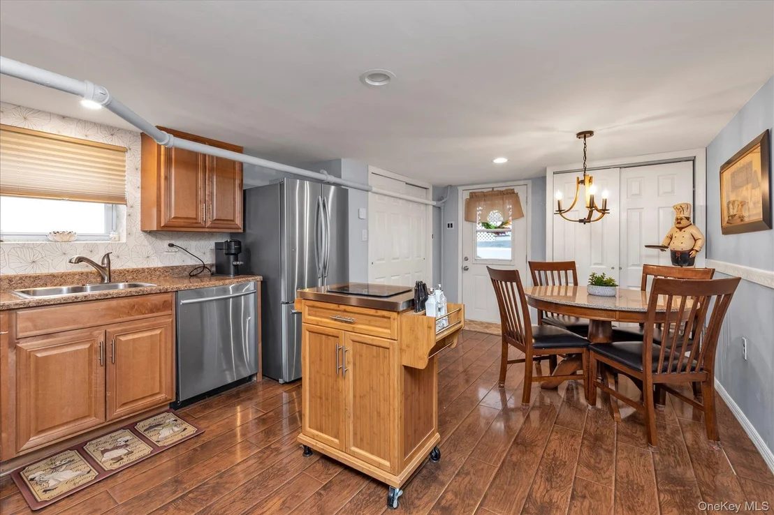 Photo of 865 Third Avenue