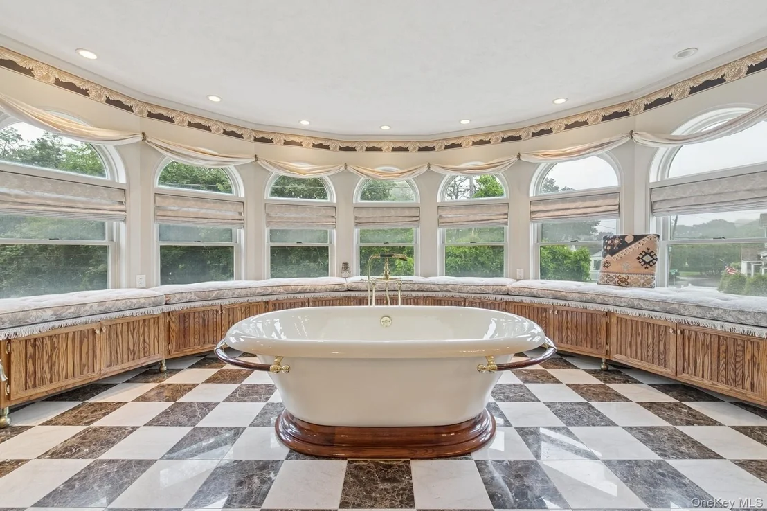 Photo of 80 Soundview Drive
