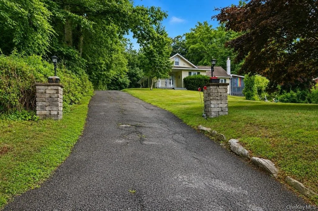 Photo of 1353 Route 6
