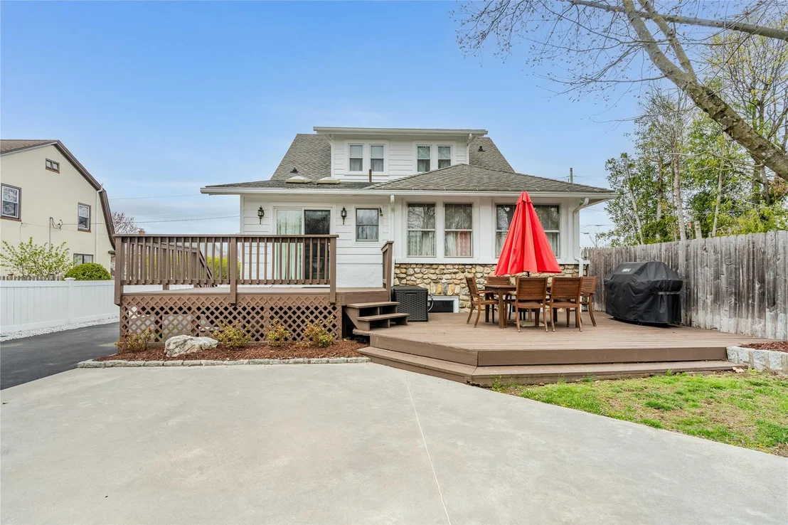 Photo of 319 Montross Avenue