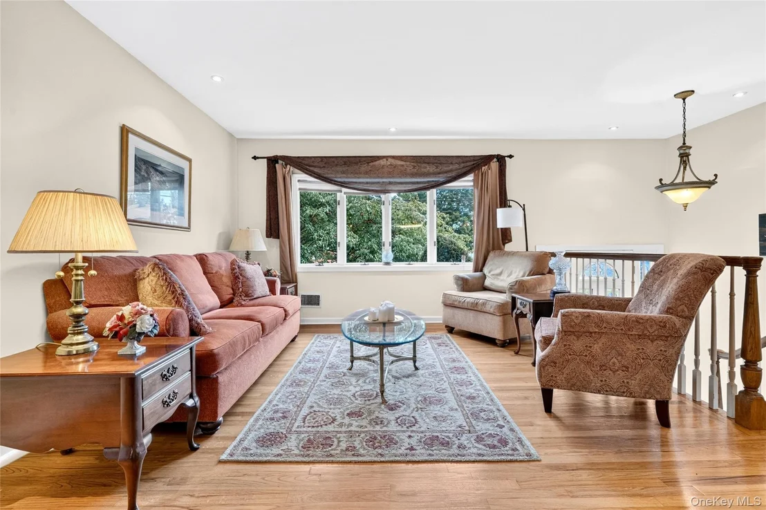 Photo of 32 Sengstacken Drive