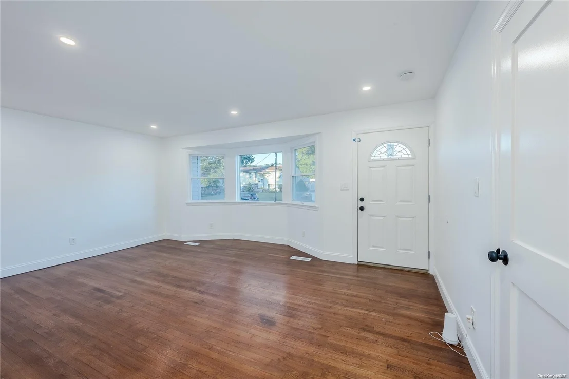 Photo of 2914 Devon Avenue
