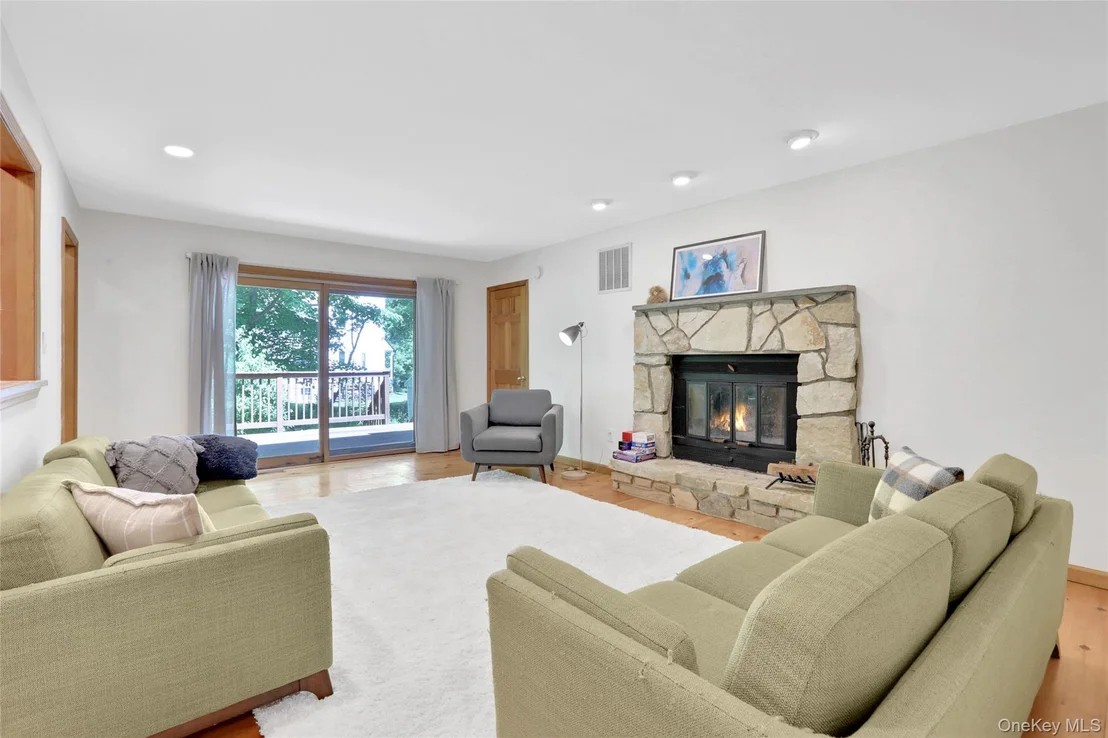Photo of 8 White Pine Lane