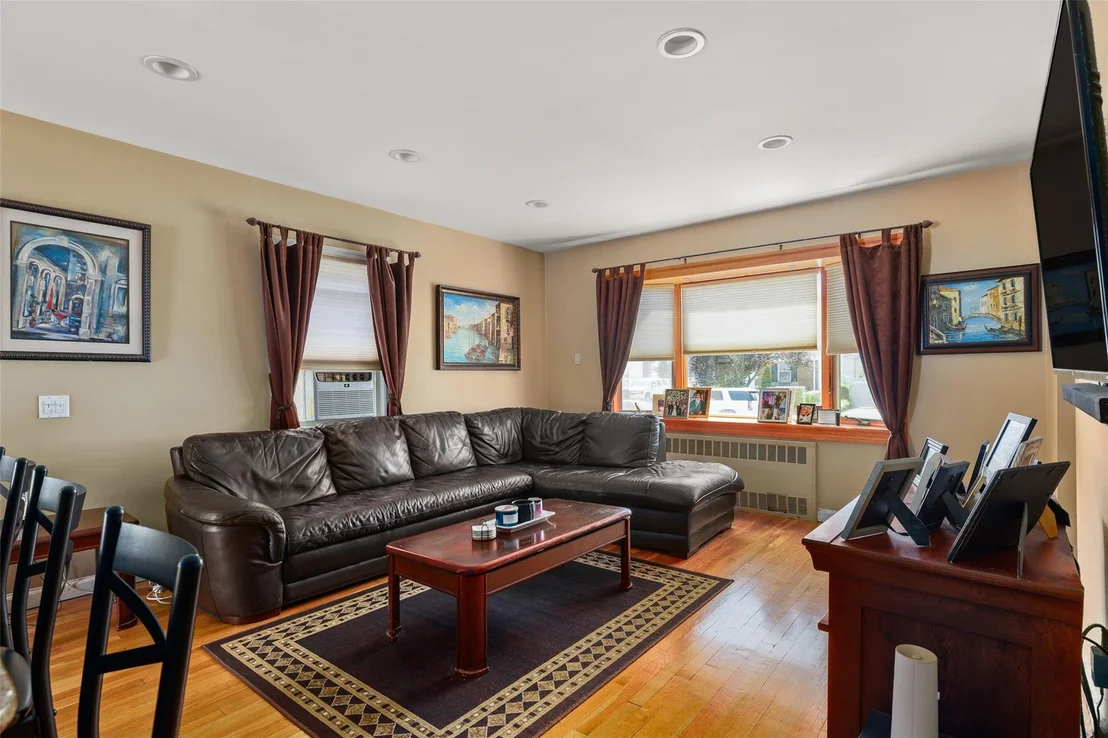 Photo of 2155 Maple Street