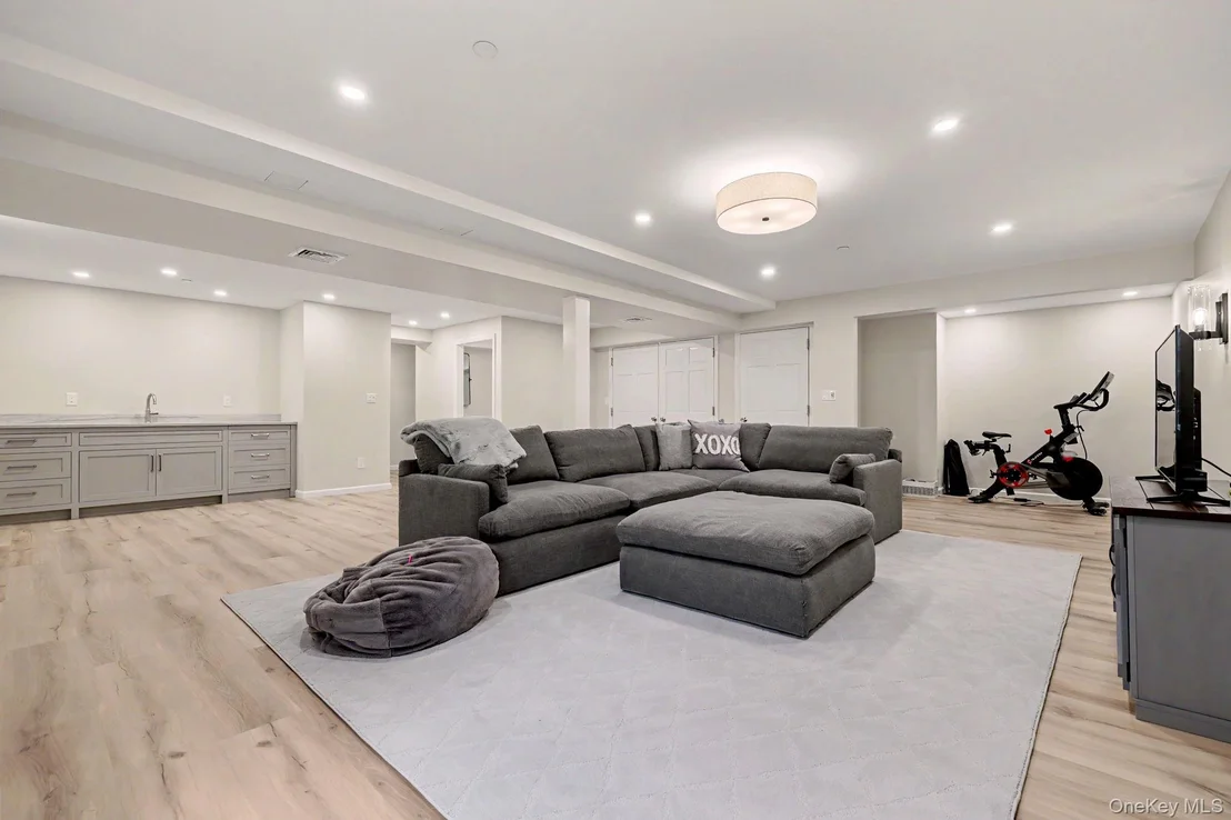 Photo of 32 Valimar Boulevard