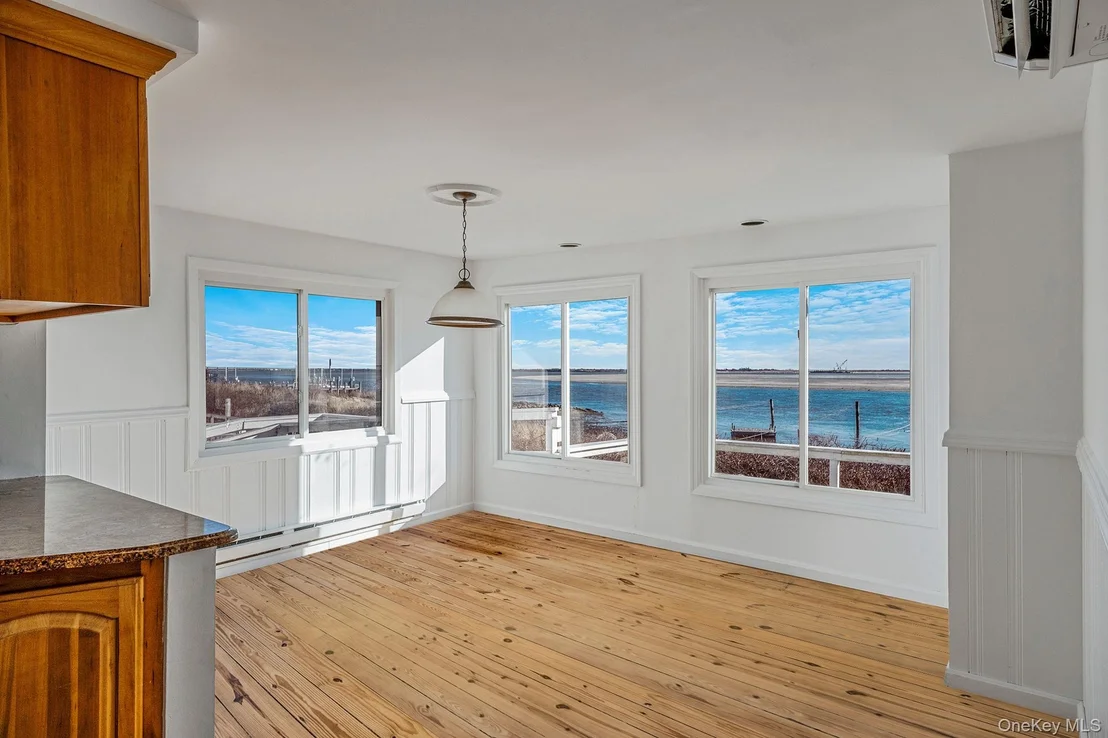Photo of 116 Oak Beach Road