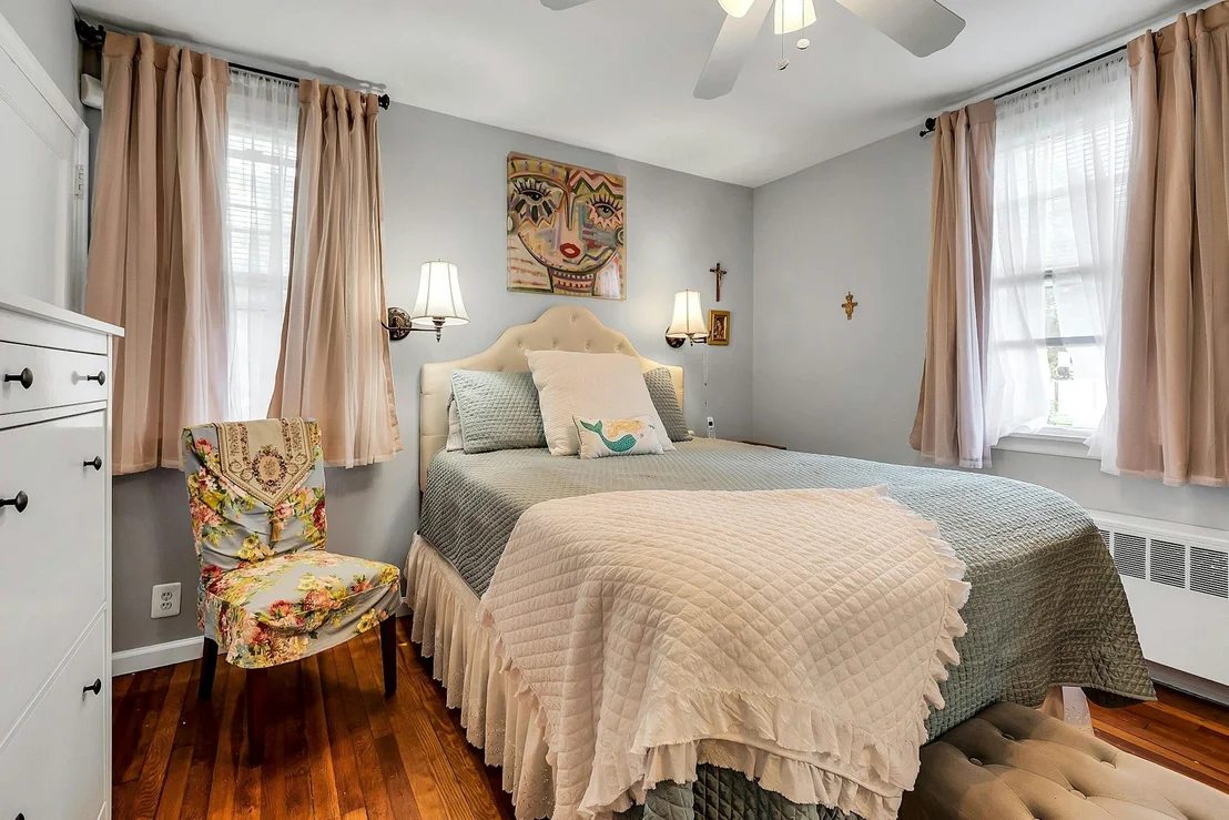 Photo of 15 Robbins Avenue