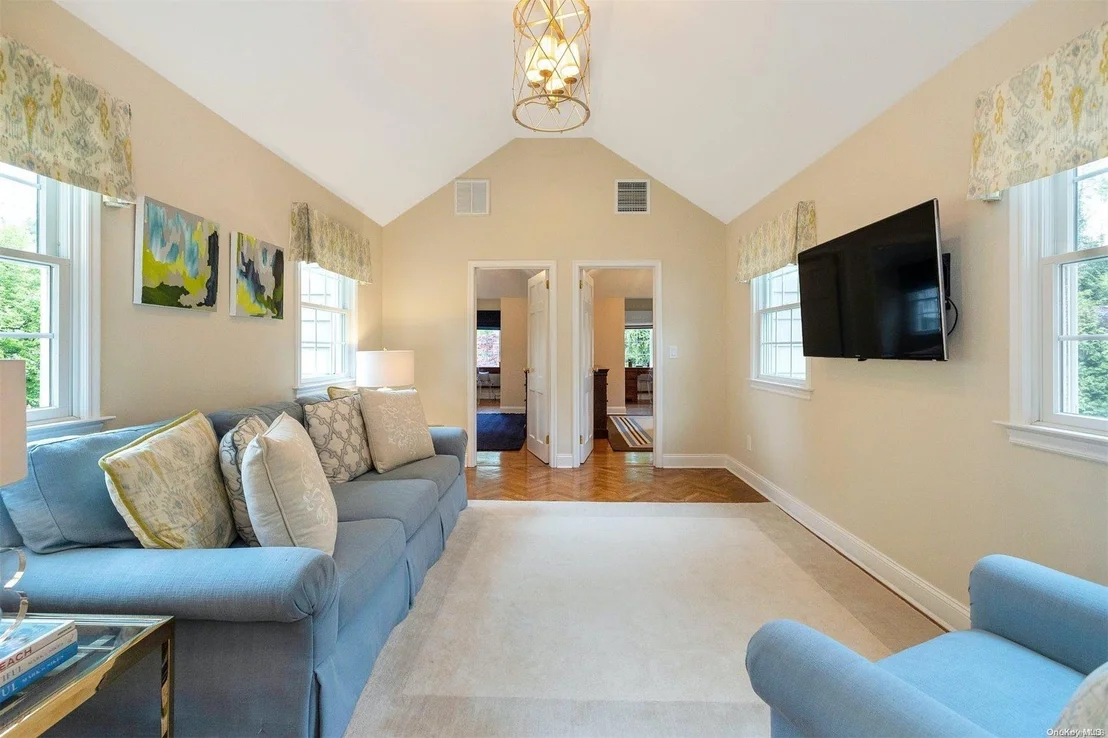 Photo of 325 Trumbull Road