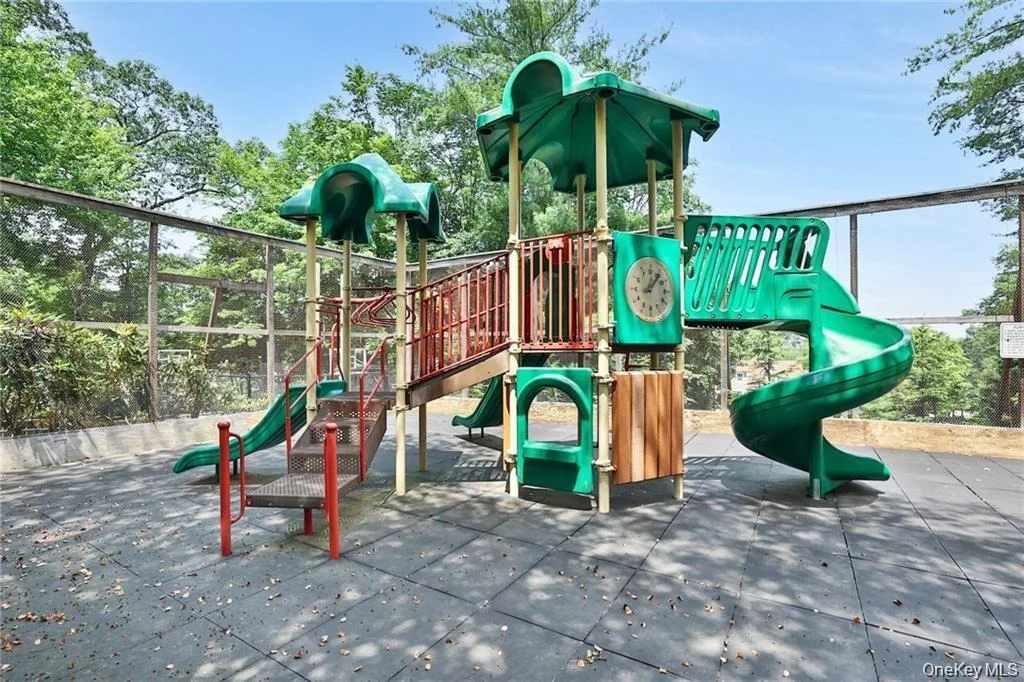 Photo of 1502 Regent Drive