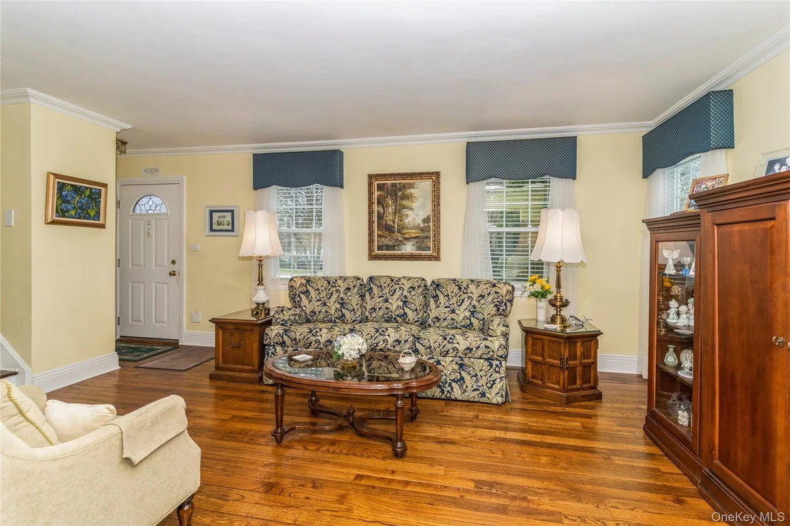Photo of 35 Roydon Drive N