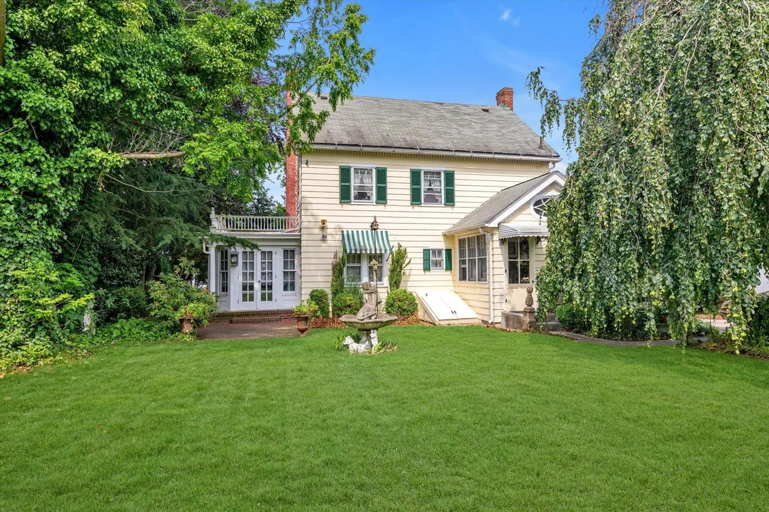Photo of 2485 Park Avenue