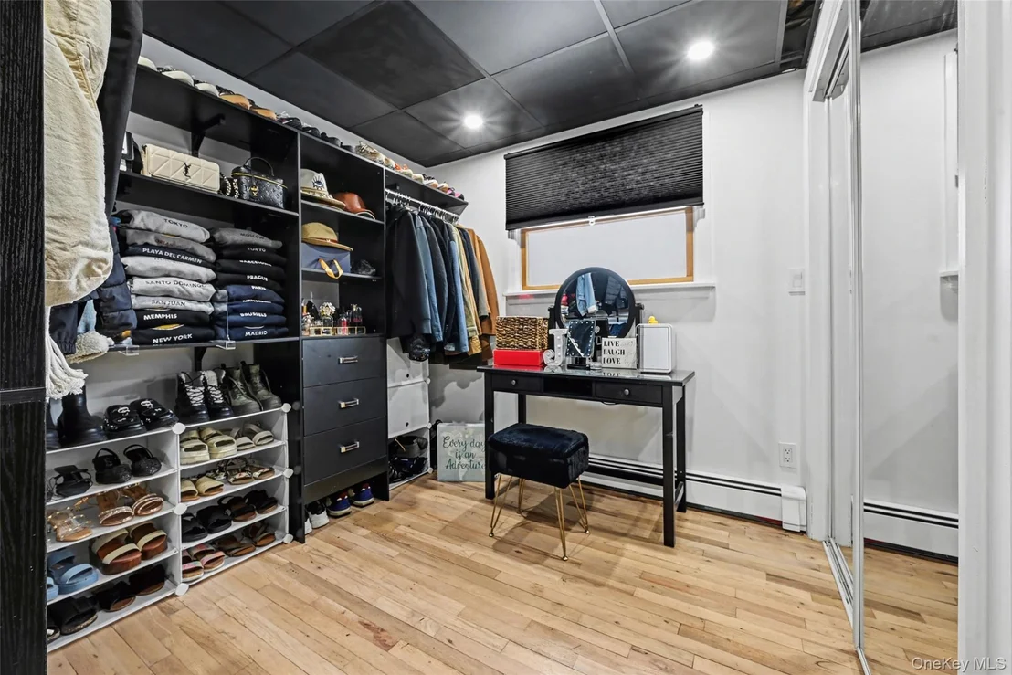 Photo of 327 Barton Avenue