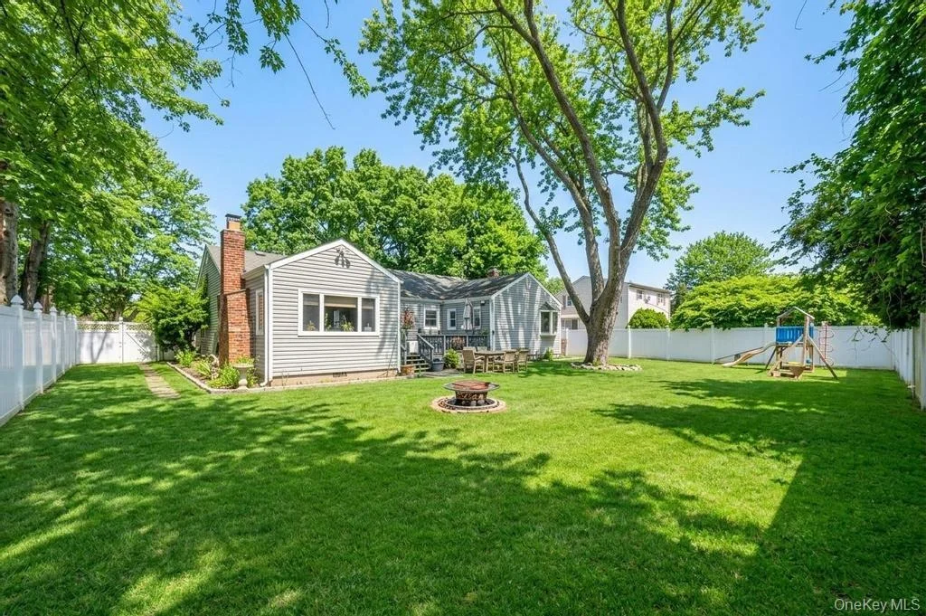 Photo of 990 Thomas Avenue