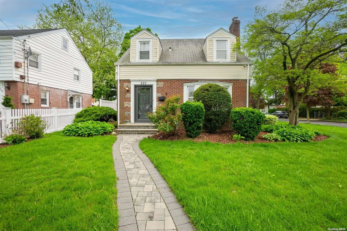 Photo of 220 Cedar Street