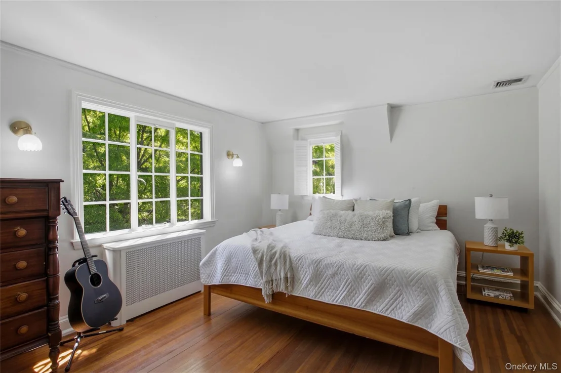 Photo of 449 Pelham Manor Road