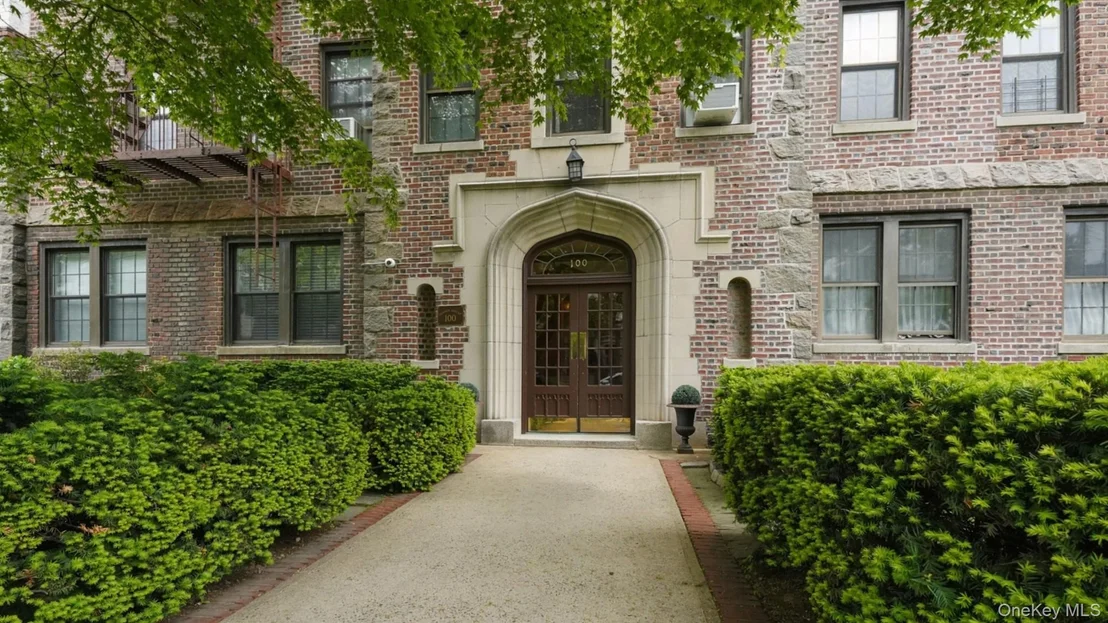 Photo of Unit 5D at 100 Parkway Road