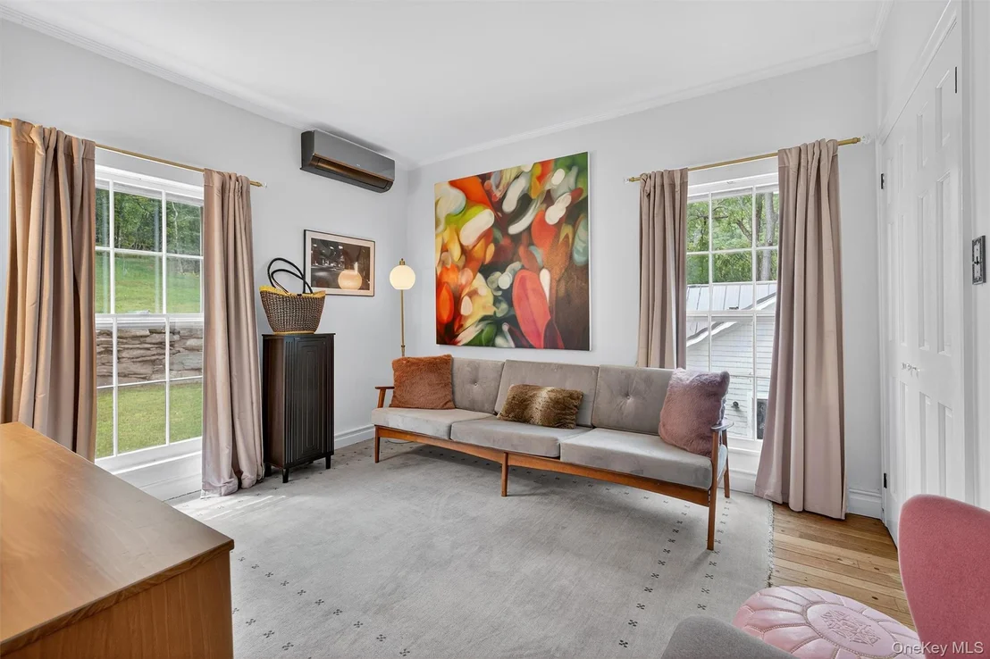 Photo of 1657 River Road