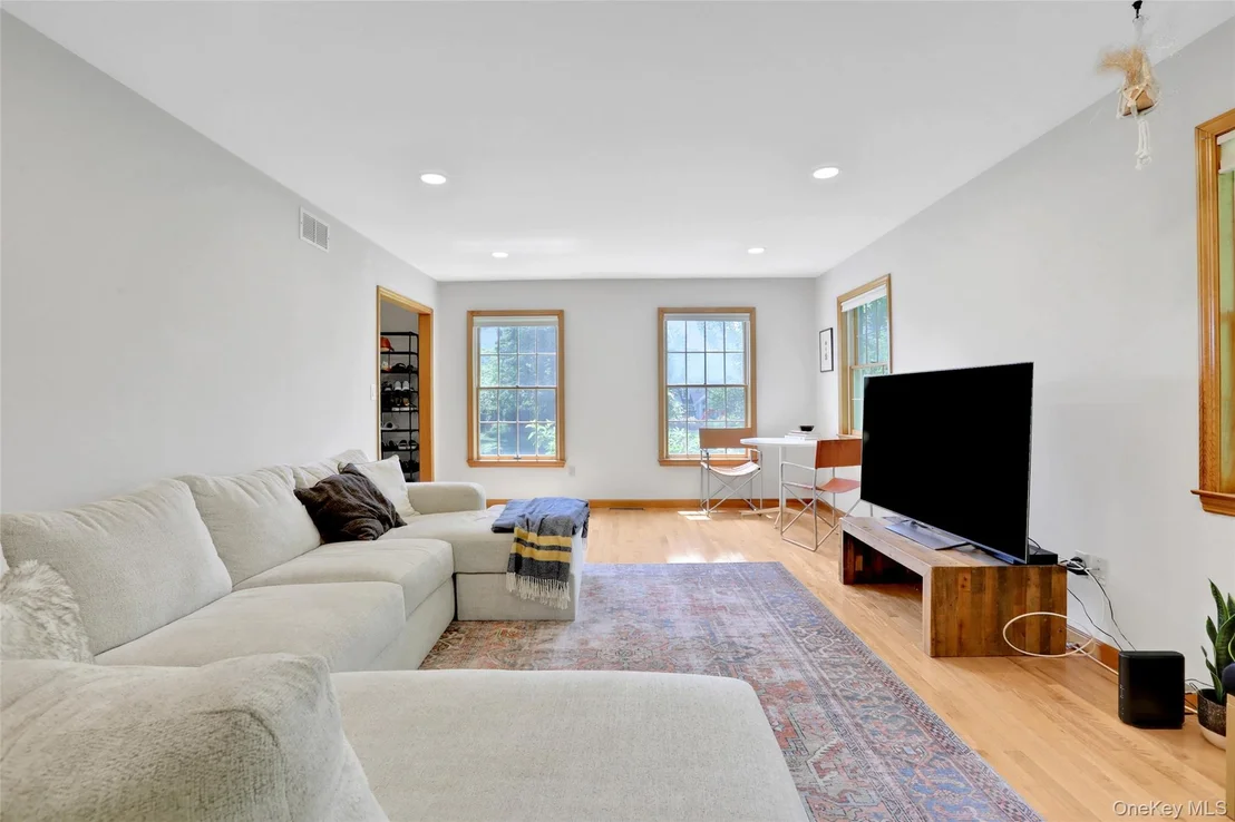 Photo of 8 White Pine Lane