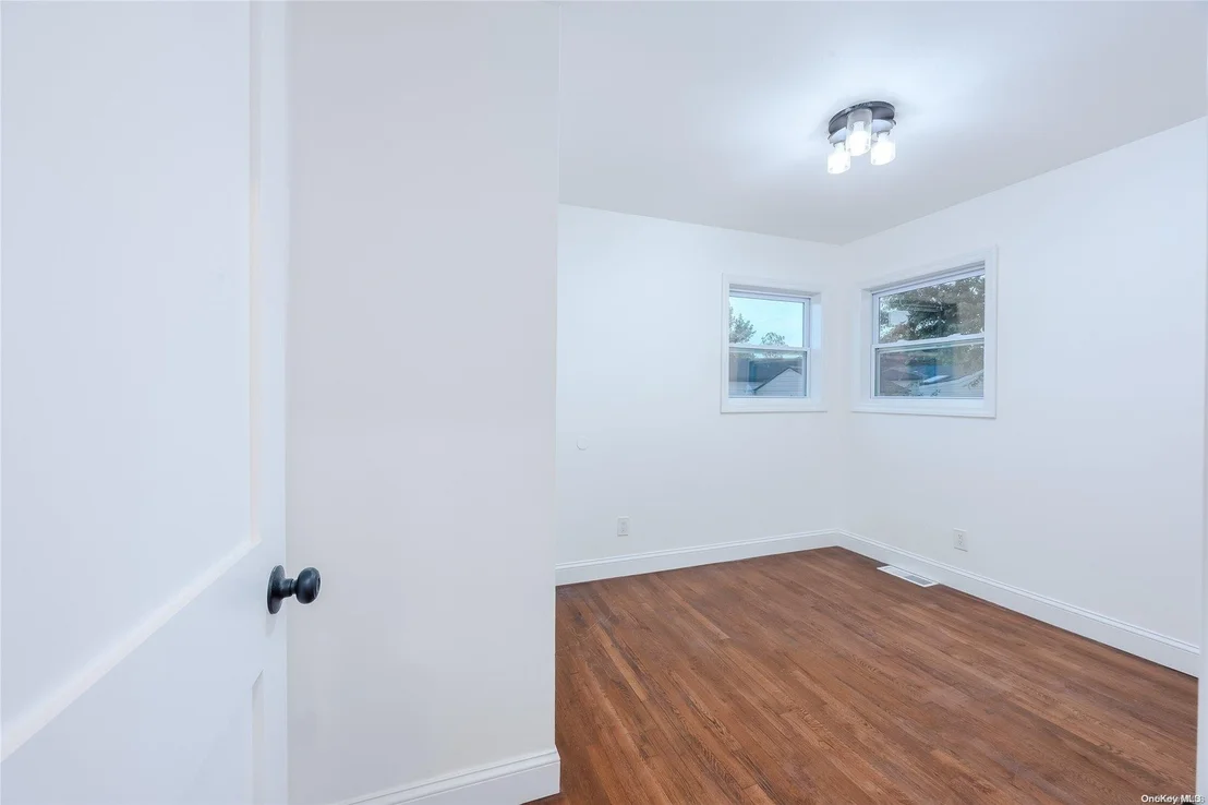 Photo of 2914 Devon Avenue