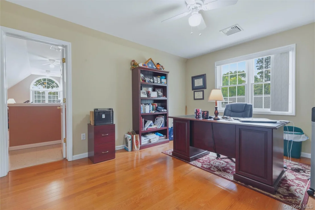 Photo of 302 Lakeside Road